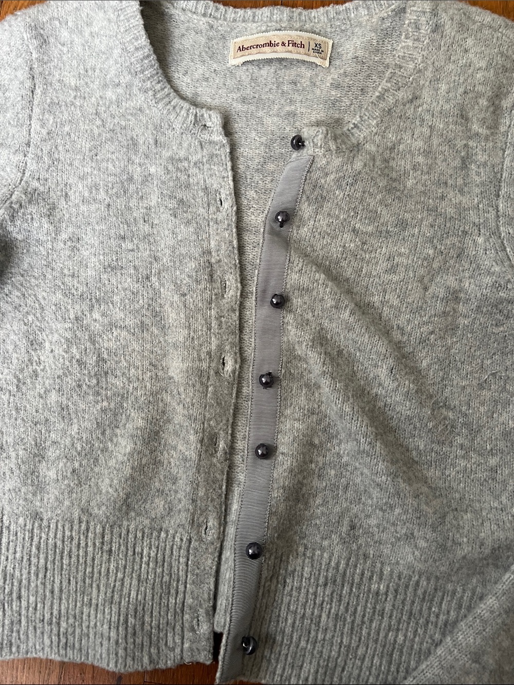 🪽Abercrombie Crop Cardigan - Pearl Button - XS🪽 - Picture 3 of 6